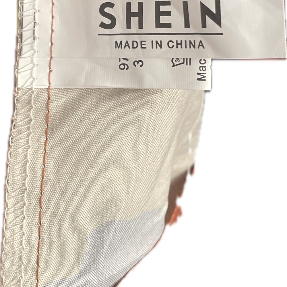 SHEIN Plus Tie Front Wrap Allover Print Blouse - Picture 4 of 4